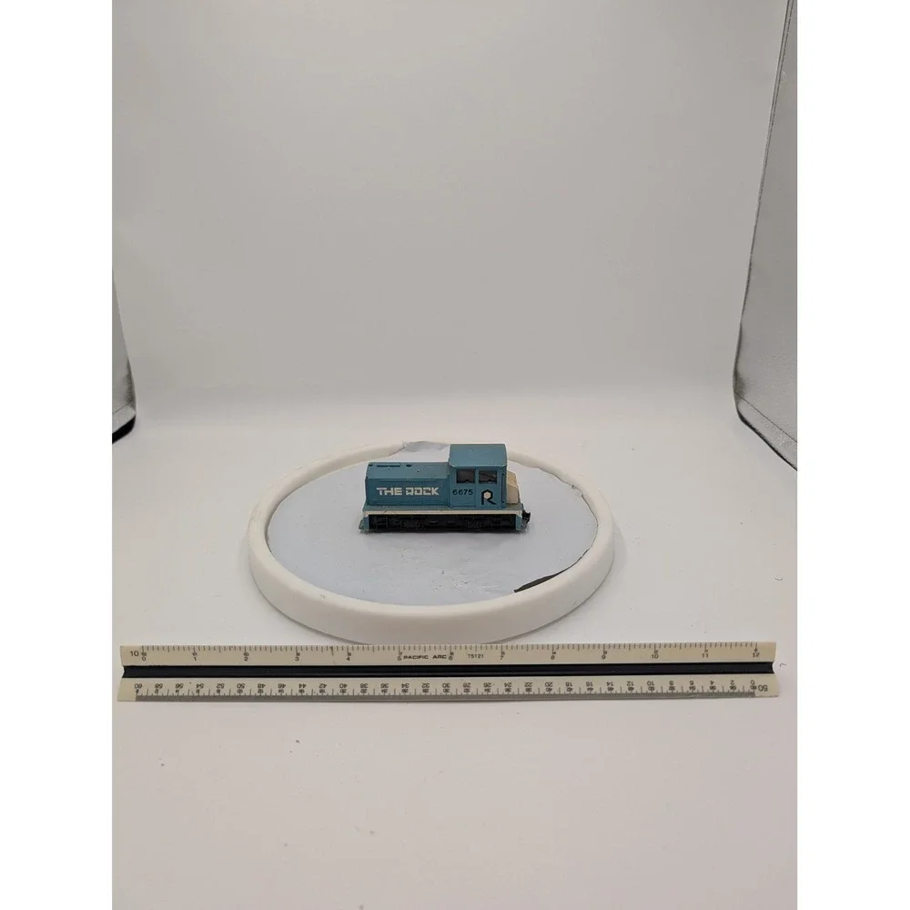 Mehano Vintage Rock Island The Rock 6675 HO Scale Diesel Locomotive Blue White